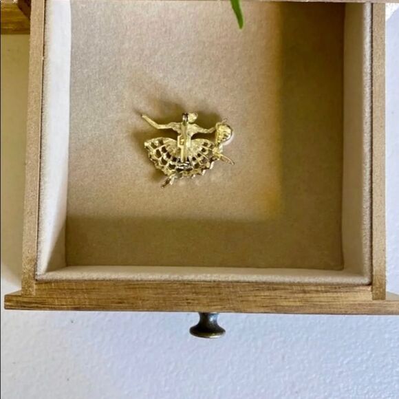 Vintage Pearl and Gold Ballerina Brooch Pin‎ - Picture 3 of 4